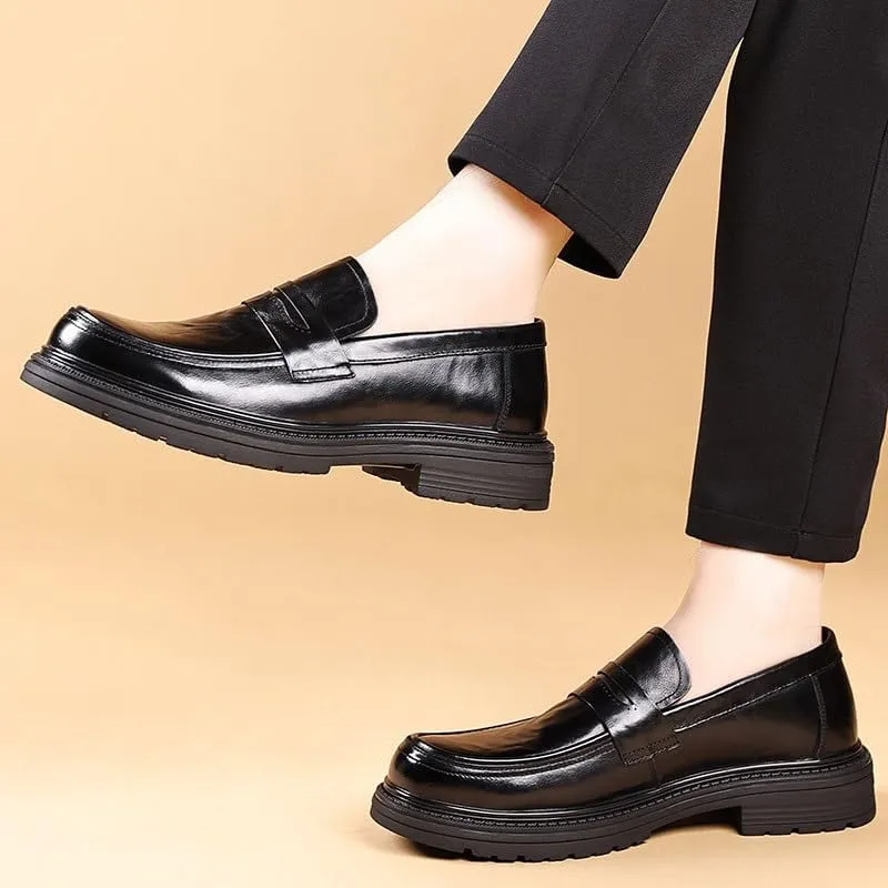 Chic Men's Oxford Dress Shoes in Genuine Leather with Cap Toe Design and Sleek Finish