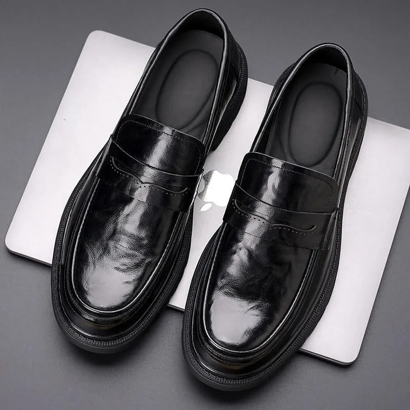 Chic Men's Oxford Dress Shoes in Genuine Leather with Cap Toe Design and Sleek Finish