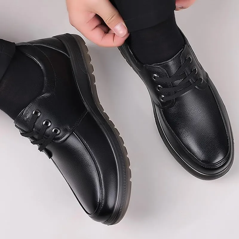 Classic Men's Brogue Derby Shoes with Perforated Accents and Comfortable Cushioned Insole