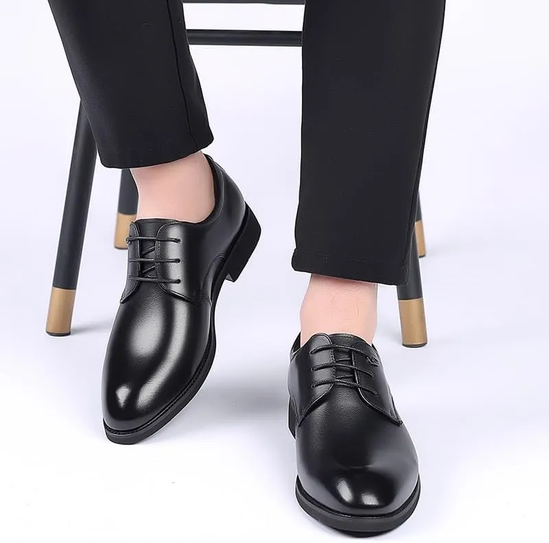 Elegant Men's Wingtip Oxford Shoes with Brogue Detailing and Leather Sole for Formal Occasions