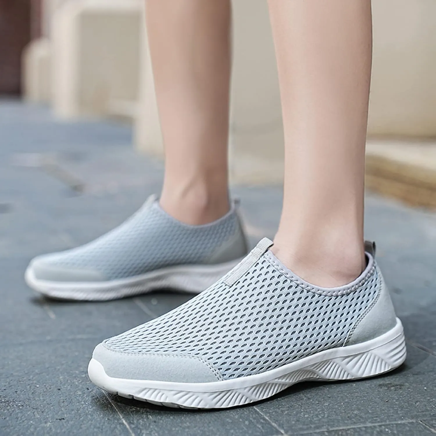 Fashion Sneaker Lace-Up Men Sports Shoes Fashionable Simple and Pure Color Mesh Hollowed Out Breathable Comfortable and