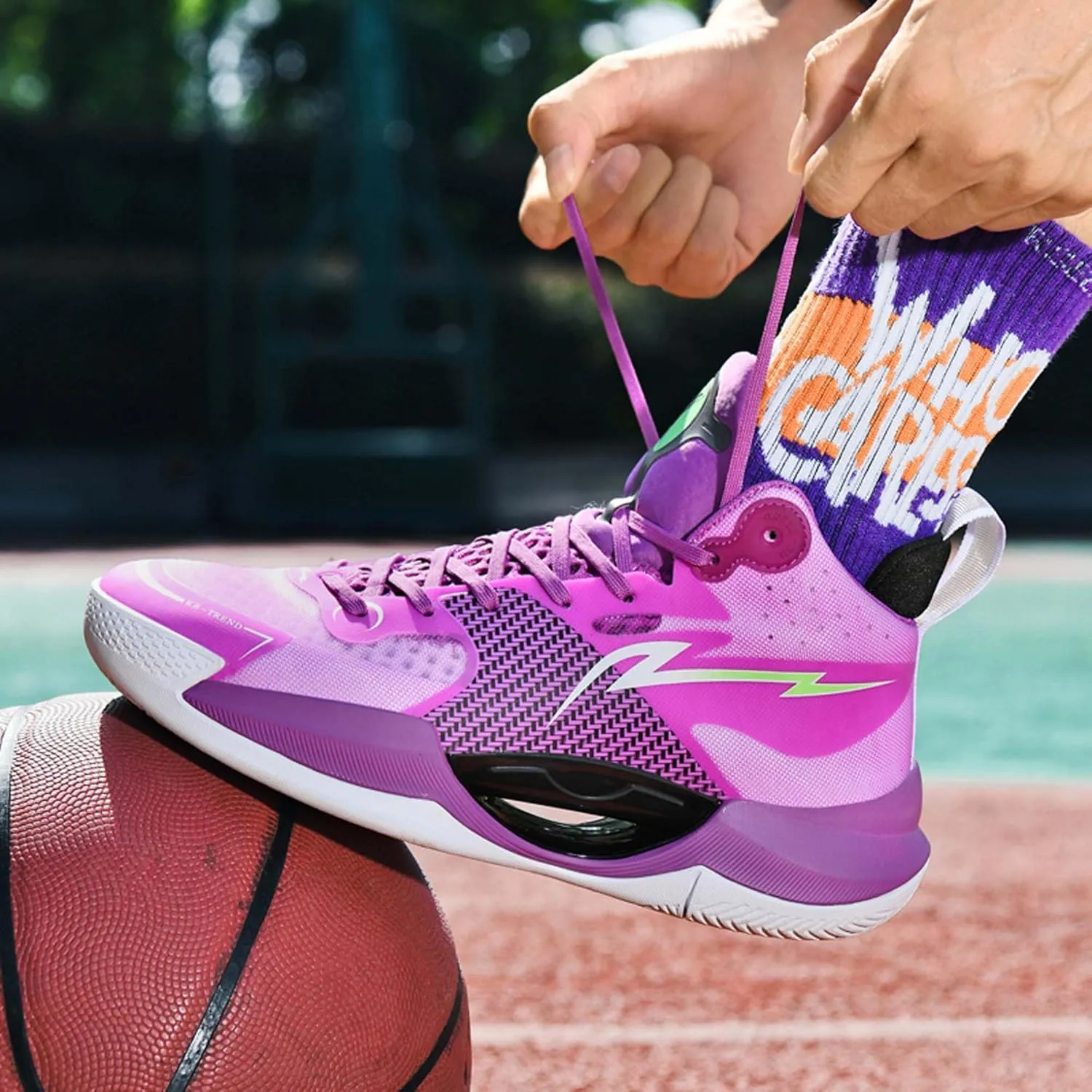 Men's and Women's Basketball Shoes Fashion Sneakers Non-Slip Running Shoes Breathable Training Tennis Shoes Street Personalized Basketball Sneakers Casual Walking Shoes