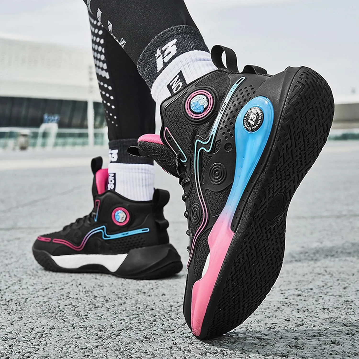 Men's High Top Basketball Shoes Men's Fashion Sports Running Shoes Indoor and Outdoor Training Anti-Slip Tennis Fitness Shoes Lightweight Casual Sports Walking Shoes
