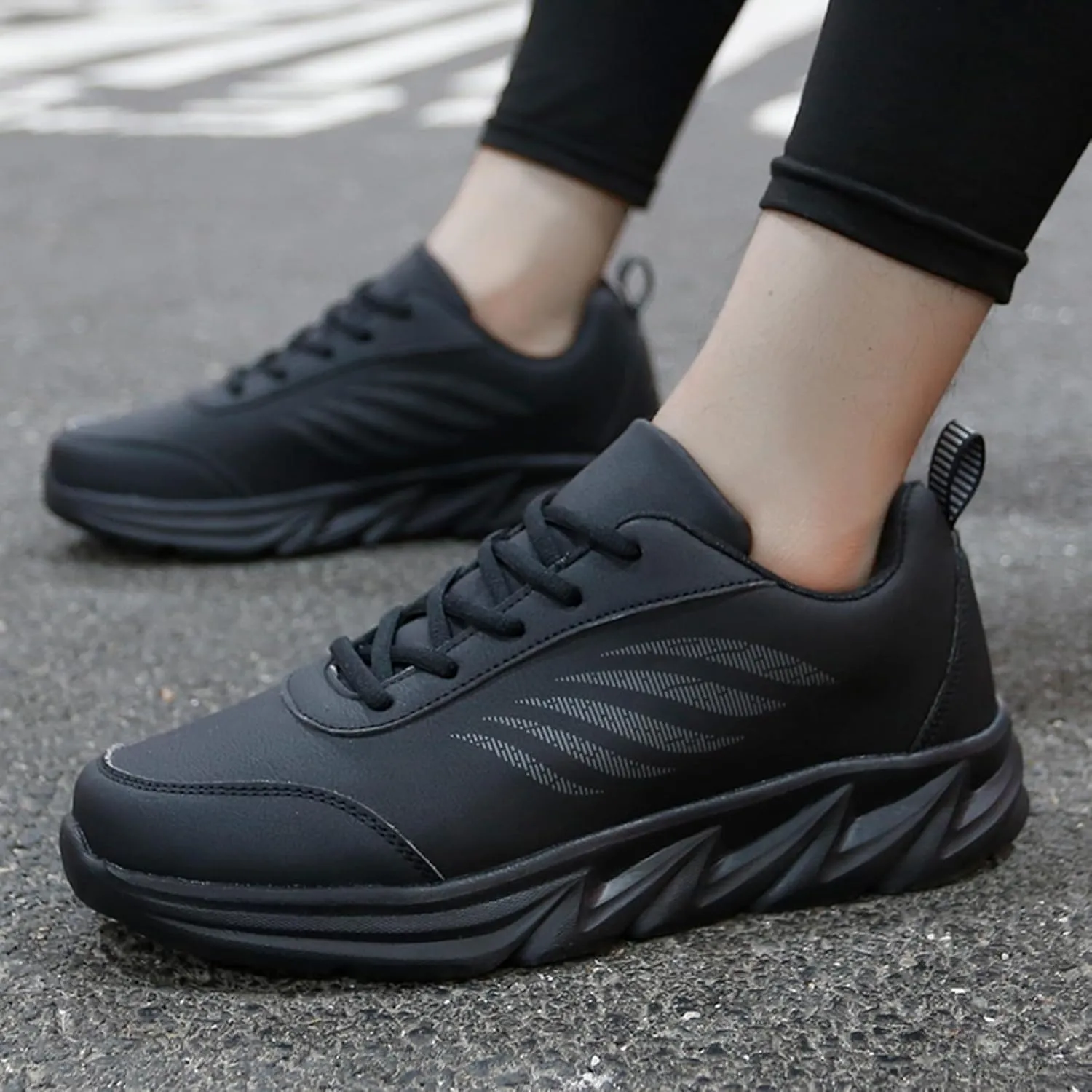 Men's Minimalist Barefoot Shoes Lightweight Breathable Slip on Running Shoe Men's Classic Casual Walking Shoes