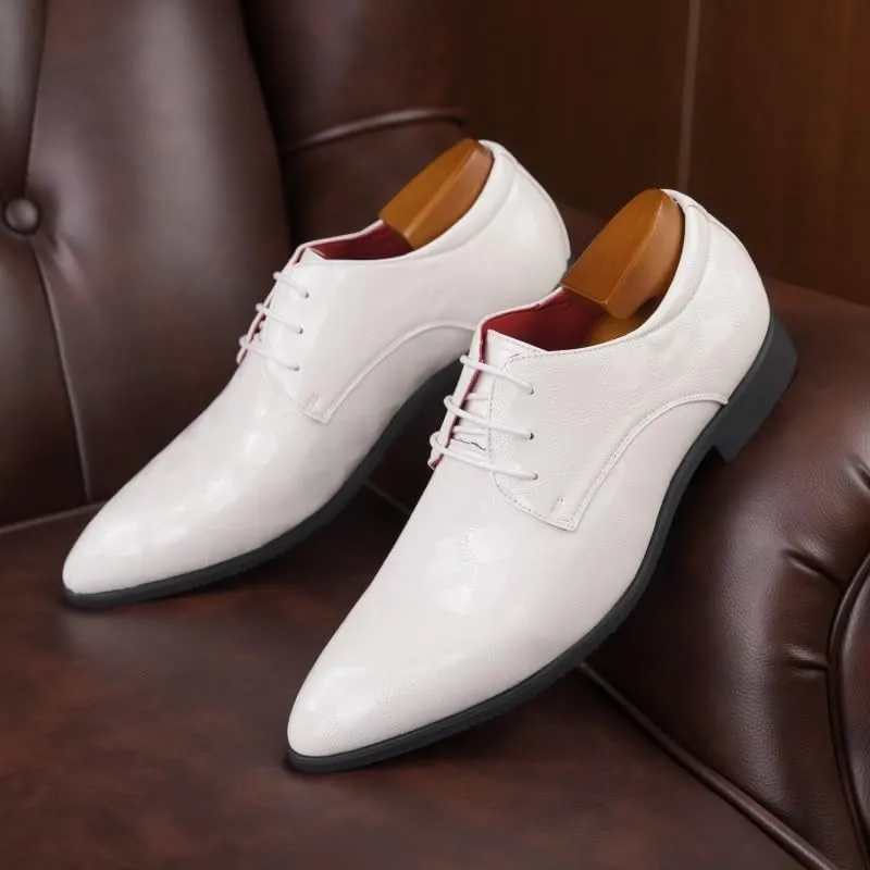 Refined Men's Wingtip Oxford Business Footwear - Waxed Leather Upper with Flex Groove Outsole for Conference Travel & Galas