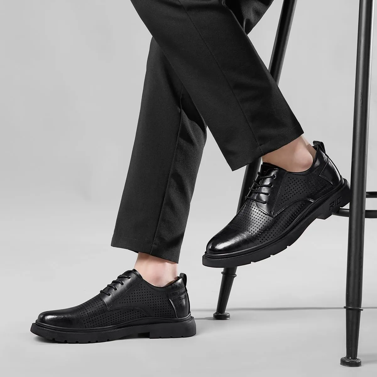 Sleek Men's Pointed Toe Oxford Dress Shoes for Corporate Business Meetings, Lightweight Leather Formal Shoes with Cushioned Footbed