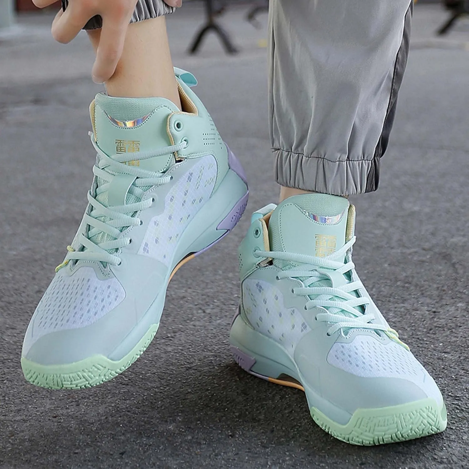 Unisex Fashion High Top Basketball Shoes Non-Slip Breathable Sports Running Shoes Lightweight Street Combat Basketball Shoes Outdoor Casual Walking Shoes Fashion Sneakers