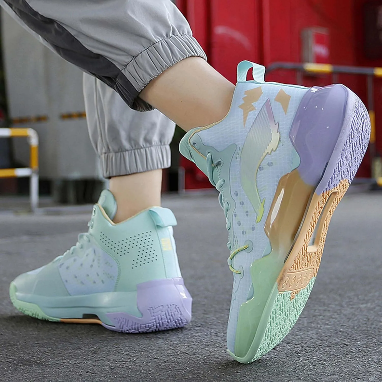 Unisex Fashion High Top Basketball Shoes Non-Slip Breathable Sports Running Shoes Lightweight Street Combat Basketball Shoes Outdoor Casual Walking Shoes Fashion Sneakers