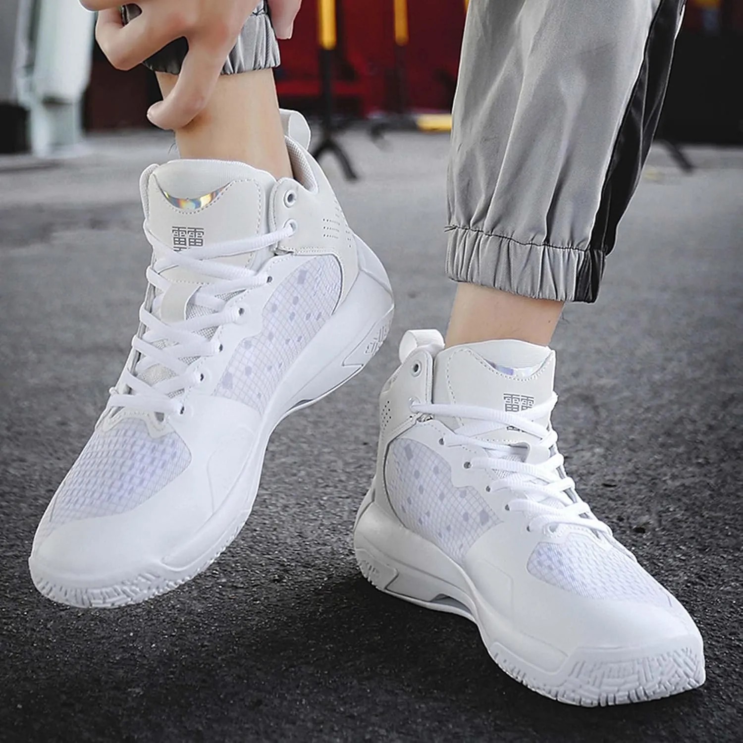 Unisex Fashion High Top Basketball Shoes Non-Slip Breathable Sports Running Shoes Lightweight Street Combat Basketball Shoes Outdoor Casual Walking Shoes Fashion Sneakers