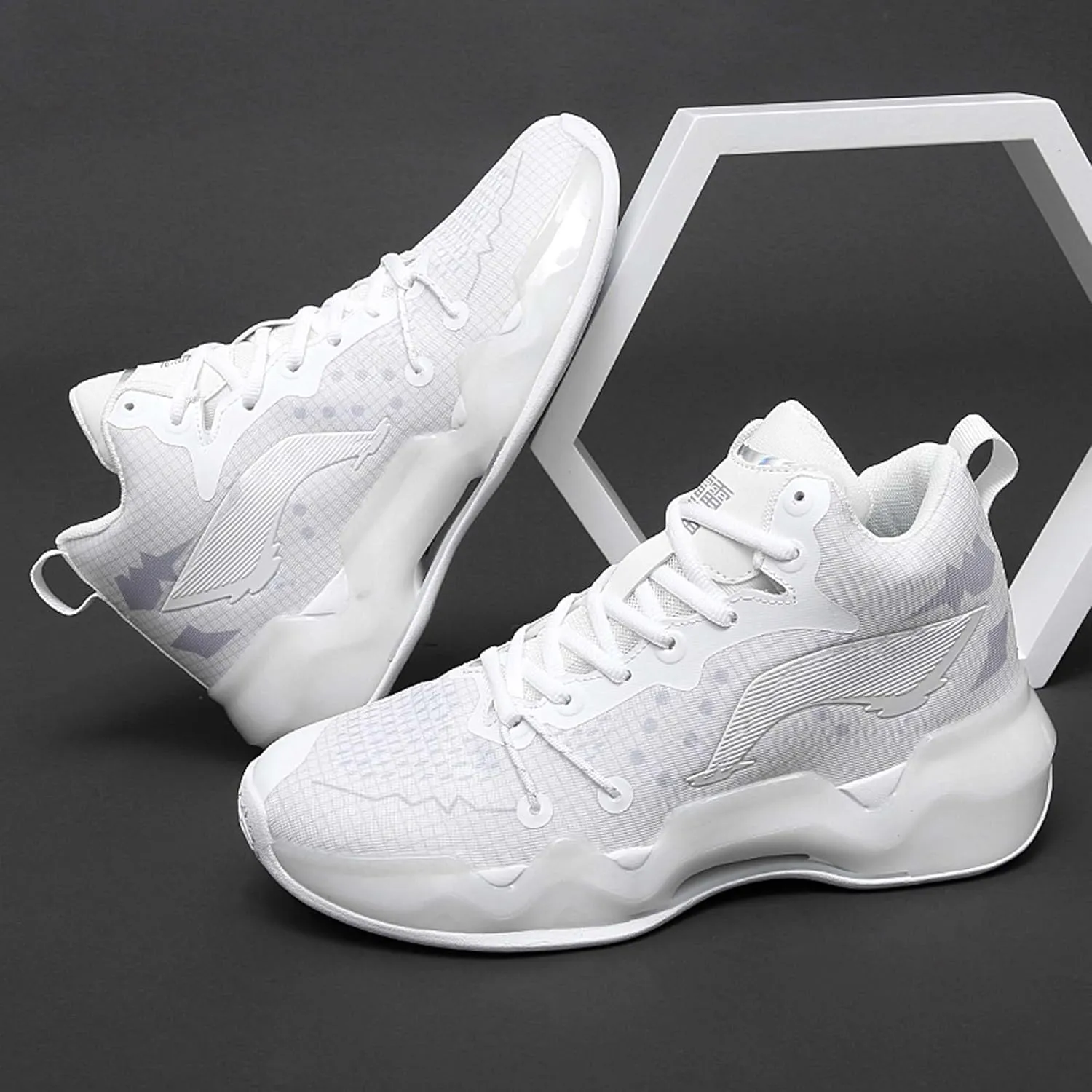 Unisex Fashion High Top Basketball Shoes Non-Slip Breathable Sports Running Shoes Lightweight Street Combat Basketball Shoes Outdoor Casual Walking Shoes Fashion Sneakers