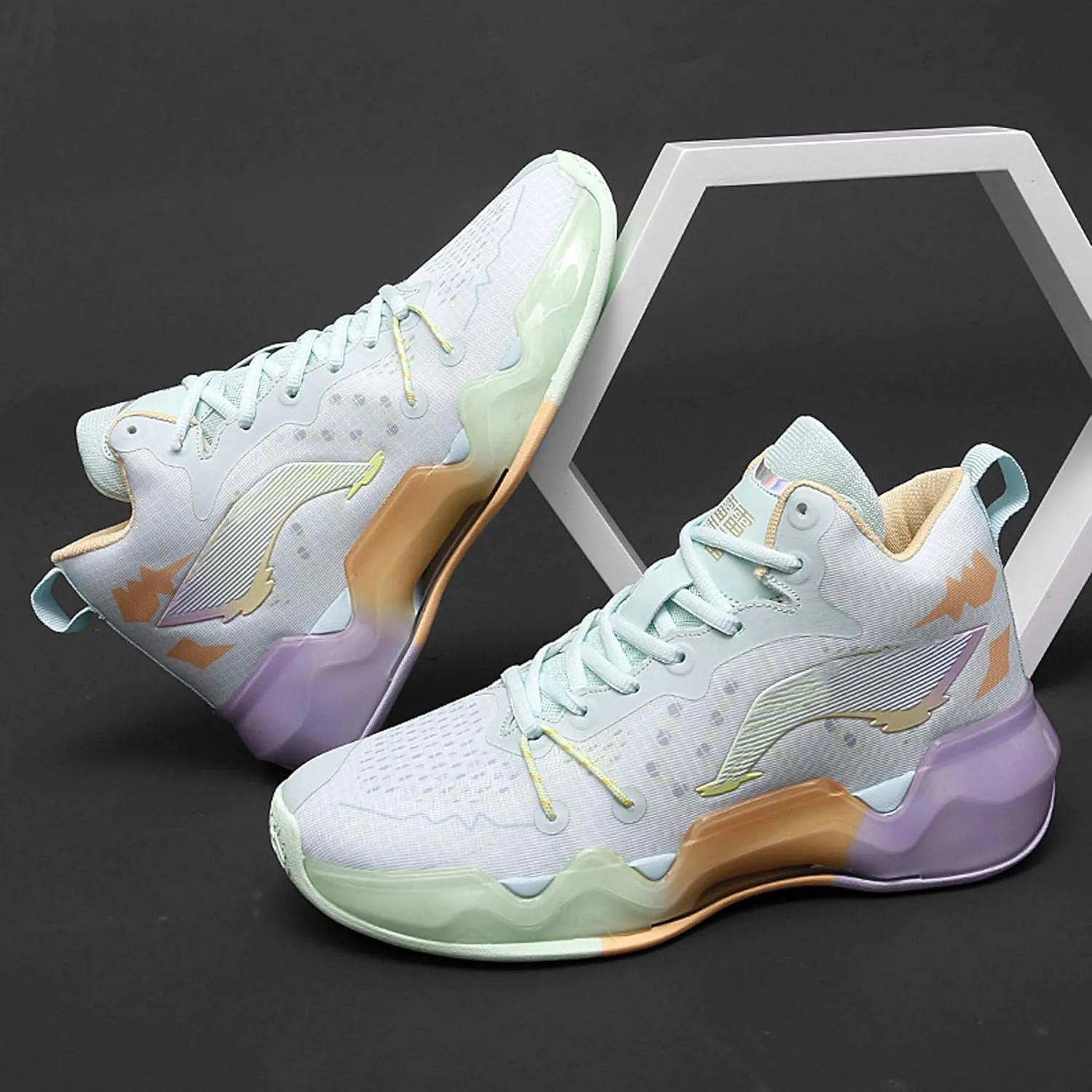 Unisex Fashion High Top Basketball Shoes Non-Slip Breathable Sports Running Shoes Lightweight Street Combat Basketball Shoes Outdoor Casual Walking Shoes Fashion Sneakers